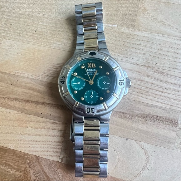 Rare Guess waterpro mens two tone green dial diver sport watch NEW BATTERY - Picture 3 of 9